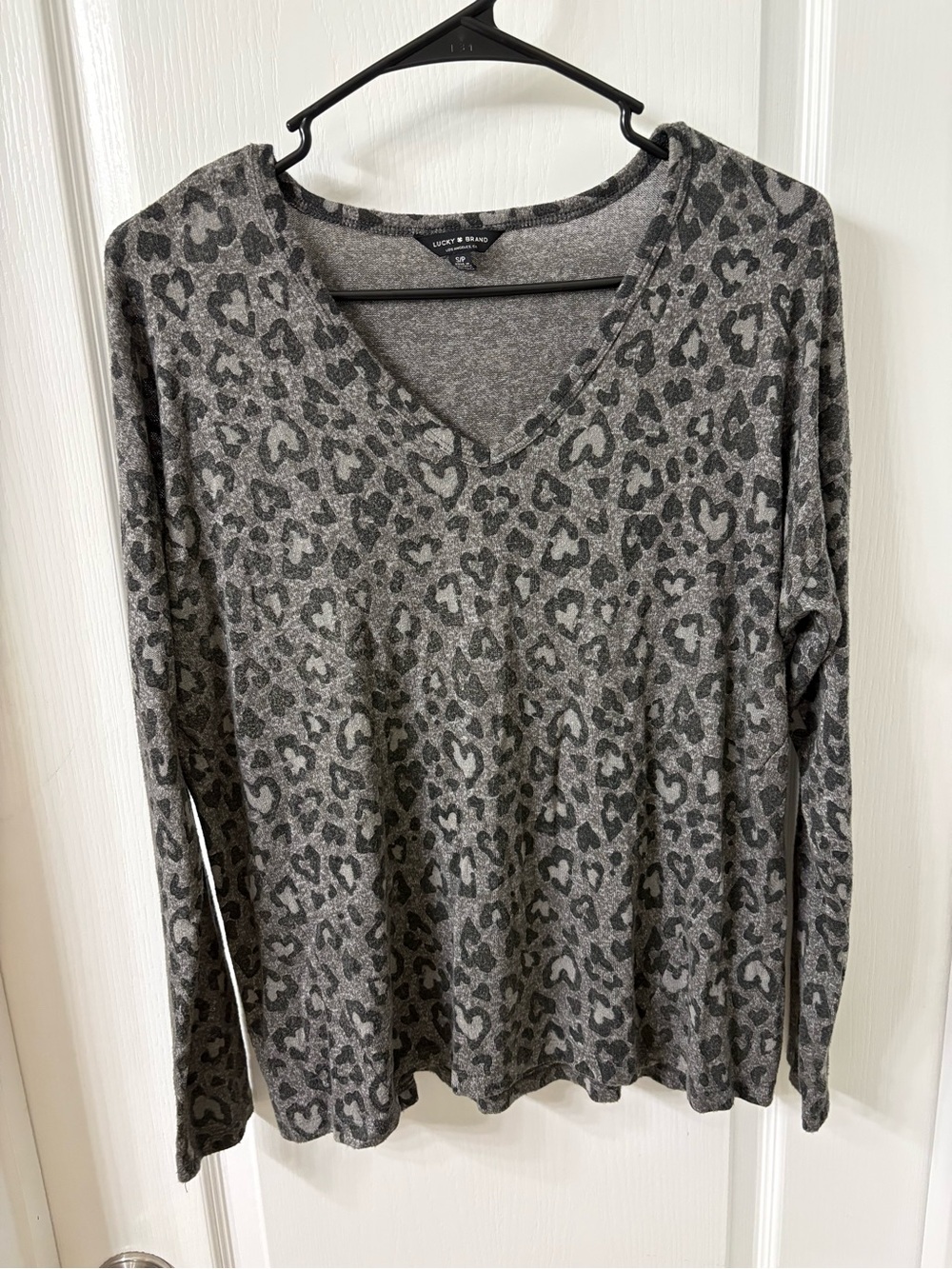 Lucky Brand Cheetah Heart Knit Gray Long Sleeve V-Neck Top Women's S